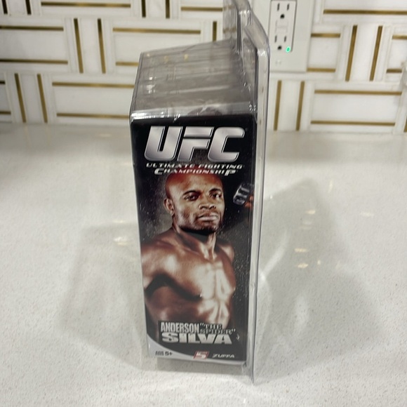 NIP 2010 Round 5 UFC Anderson “The Spider” Silva Ultimate Collector Figure - Picture 7 of 12